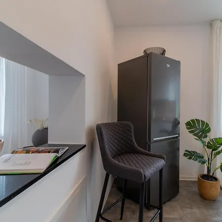 Stilvolles City-Apartment I Netflix I Wlan L Stellplatz I Zentral Schwarzenberg  Buitenkant foto