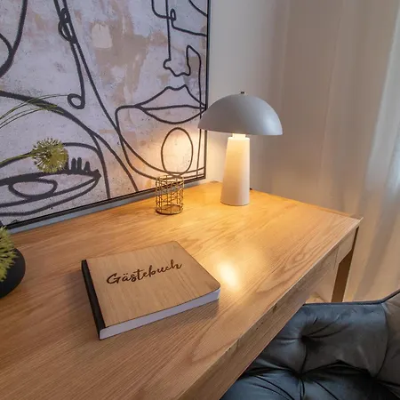 Stilvolles City-Apartment I Netflix I Wlan L Stellplatz I Zentral Schwarzenberg  Buitenkant foto