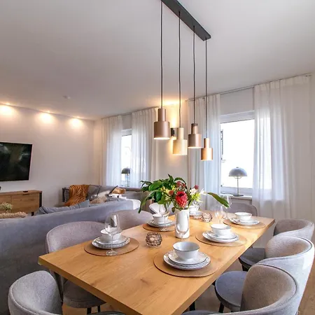 Stilvolles City-Apartment I Netflix I Wlan L Stellplatz I Zentral Schwarzenberg  Buitenkant foto