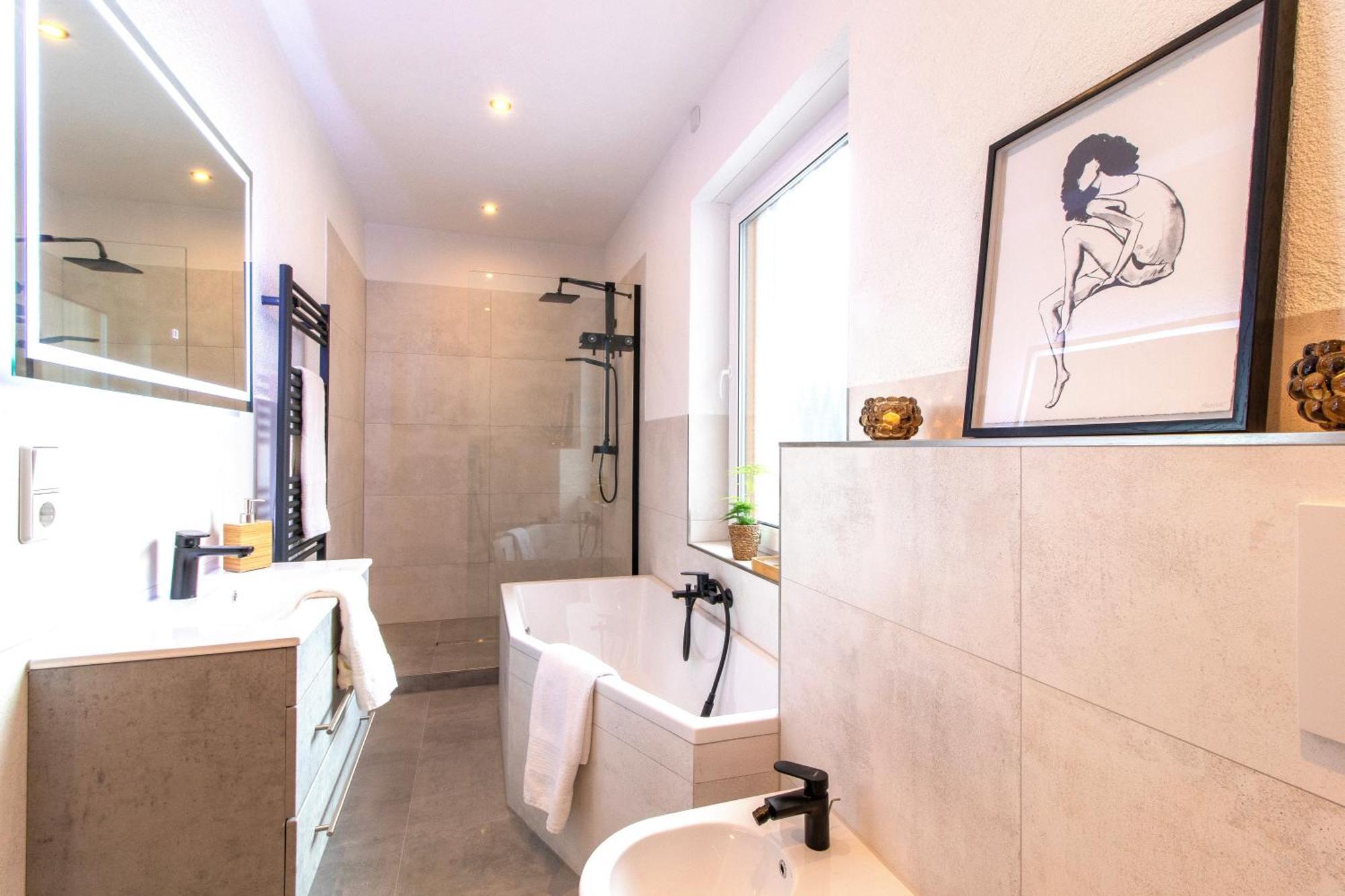 Apartament Stilvolles City-apartment I Netflix I Wlan L Stellplatz I Zentral